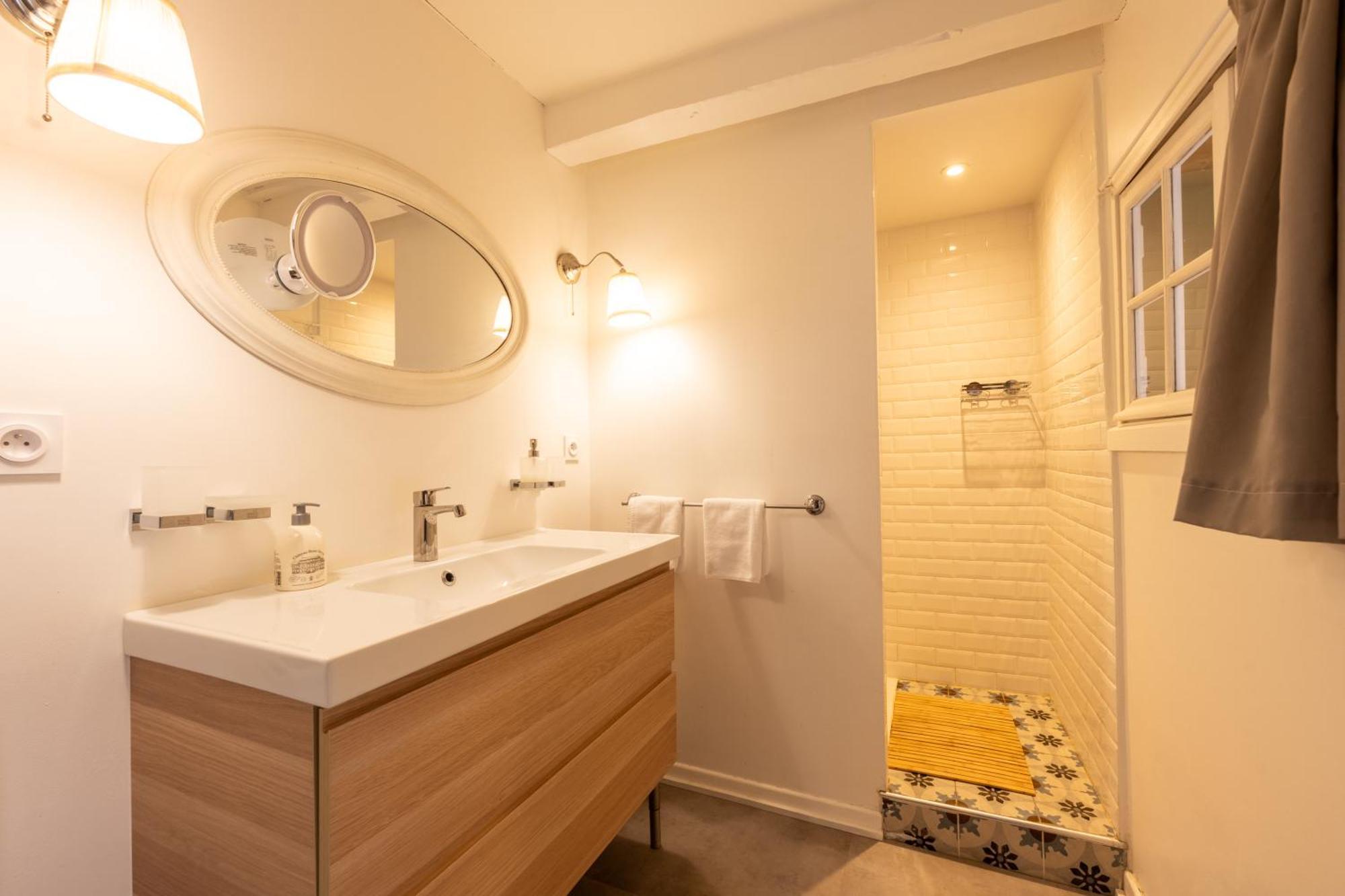 Sous Les Toits D'Annecy, Un Appartement Irresistible Pour 1 A 6 Personnes En Plein Coeur De Ville Luaran gambar