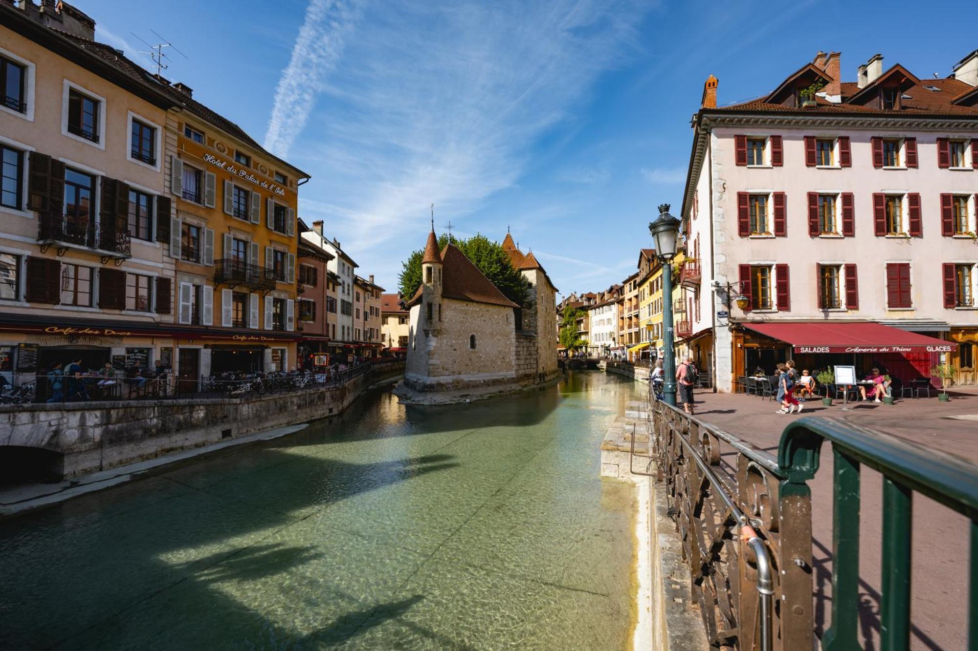 Sous Les Toits D'Annecy, Un Appartement Irresistible Pour 1 A 6 Personnes En Plein Coeur De Ville Luaran gambar